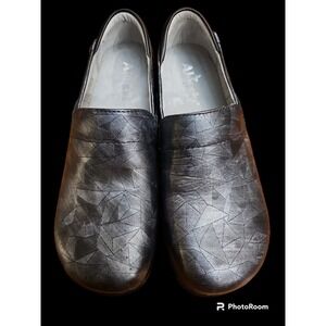 Alegria Chrome Silver size 38 womens 8 Clog
